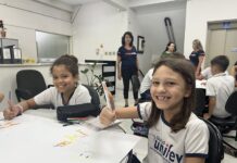 Alunos do Colégio Unifev conhecem as instalações do câmpus Centro para o desenvolvimento de um podcast