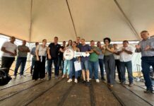Deputado Carlão Pignatari participa da entrega de moradias em Estrela d’Oeste