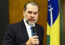 Toffoli rejeita recurso de Bolsonaro contra multa do TSE por reunião com embaixadores