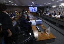 CPMI do 8 de janeiro aprova relatório final que pede indiciamento de Bolsonaro e outras 60 pessoas