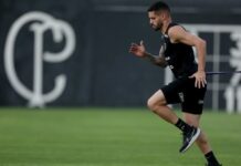 Renato Augusto faz terceiro treino da semana sem bola e separado do elenco no Corinthians