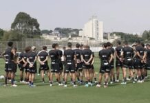 Corinthians tem titulares em campo e treina posse de bola e pressão no ataque