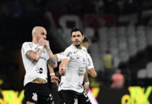 Fábio Santos revela esforço para enfrentar Flamengo: “É isso que a camisa do Corinthians exige”