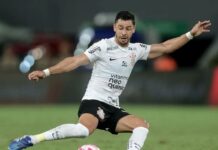 Giuliano diz que vitória dá alívio ao Corinthians, mas alerta para clássico contra o Santos