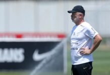 Corinthians abre a semana com mais um treino de posse de bola e marcação no ataque