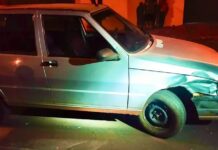 Motorista com sinais de embriaguez é preso após bater em carro estacionado