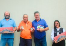 Família Lamana faz doação de 250 litros de leite