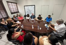 Prefeito recebe profissionais da Educação e do Sindicato para discutir mudanças na Lei 215