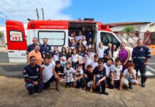 Equipe do SAMU orienta crianças da rede municipal de ensino