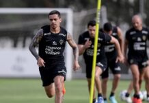 Rojas volta da seleção do Paraguai, e Mano esboça Corinthians