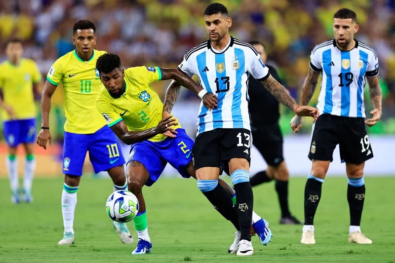 Brasil perde para Argentina e cai pra sexto na classificação das  Eliminatórias