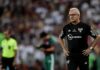 Dorival elogia estreantes e critica arbitragem em derrota do São Paulo: “Interferência direta”