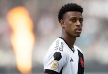 Zagueiro Robson Bambu, do Vasco, cobra R$ 1,7 milhão do Corinthians na Justiça