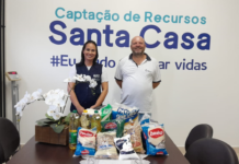 Famílias Pinto e Dias entregam alimentos para Santa Casa