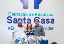 Alunos de Parisi doam copos descartáveis para a Santa Casa