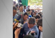 Palanque cede durante participação de Tarcísio de Freitas em feira agropecuária