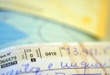Economia: Uso de cheques no Brasil cai 95% desde 1995