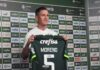 Moreno é apresentado com a camisa 5 do Palmeiras e explica em qual posição prefere jogar