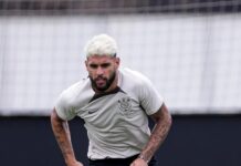 Mano faz treino tático e ajusta time para estreia no Paulistão contra Guarani