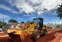 Rua Antônio Cramolichi: Prefeitura começa preparo da área que receberá asfalto