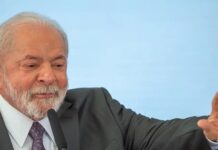 Lula se recusa a responder sobre ato de Bolsonaro e jornalista é vaiada no Planalto