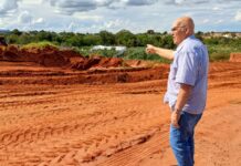 Arena Plínio Marin: Meidão acompanha obras de novo estacionamento e parabeniza prefeito