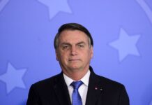 Bolsonaro discutiu minuta de golpe que previa prender Moraes, diz PF