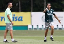 Abel comanda treino tático em preparação do Palmeiras para a Supercopa