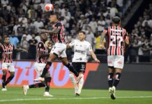 Diego Costa explica como elenco vê Caio Paulista no rival: “Tem a carreira dele”