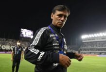 Bustos rejeita acordo com o Santos, e clube continua sem poder registrar reforço