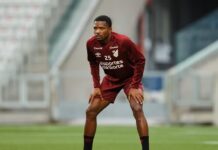 Apalavrado com Cacá, Corinthians tenta liberação de clube japonês