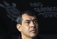 Carille comemora classificação do Santos e diz: “Já que estamos na final, vamos brigar pelo título”