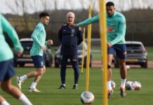 Richarlison fica fora de treino, e Dorival esconde escalação da Seleção