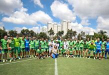 Palmeiras treina de meias coloridas para promover debate sobre inclusão de pessoas com Síndrome de Down