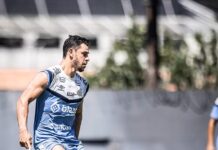 João Paulo volta a treinar, e Carille comanda atividade tática