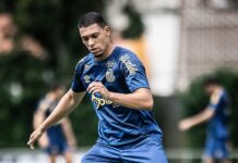 Carille comanda trabalho tático e tem retorno de zagueiro ao elenco