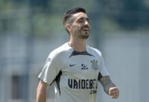 Igor Coronado busca espaço no Corinthians após adaptação, lesão e só 22 minutos em campo