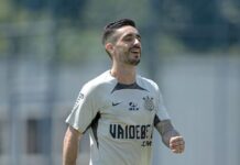 Igor Coronado avança em recuperação e faz trabalho em campo no CT do Corinthians