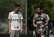 António Oliveira ajusta ataque de olho em jogo-treino contra o Santos