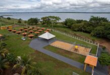 Irmão de criança que morreu ao ter 90% do corpo queimado causou explosão ao confundir álcool com água, diz polícia