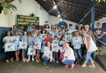 Direito da Unifev repassa mais de 300 kits com caixas de bombons e livros para a Páscoa de entidade