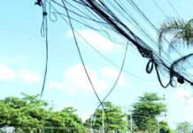 Emaranhado de fios: Prefeitura e Elektro cobram empresas de telefonia e internet