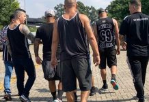 Torcidas organizadas vão ao CT do Corinthians e conversam com jogadores, técnico e direção