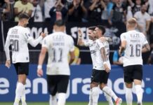 Coronado diz que pode jogar com Garro e compara estilo ao de Jadson no Corinthians