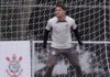 Corinthians acerta renovação de contrato com goleiro campeão da Copinha por cinco anos