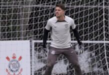 Corinthians acerta renovação de contrato com goleiro campeão da Copinha por cinco anos