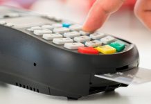 Economia: Juros do cartão chegam a 423% no Brasil