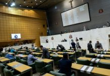 Alesp aprova projeto de escolas cívico-militares em sessão tumultuada