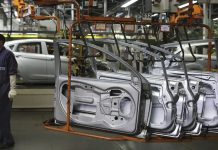 Indústria recua 0,5% em abril, mas acumula alta em 2024