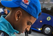 Com Vini e Rodrygo atenciosos, Seleção chega a Las Vegas para jogo com o Paraguai